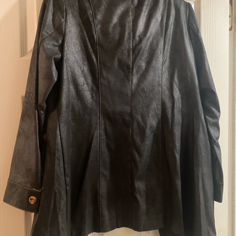 Women's Black Insight Jacket - Picture 6 of 10